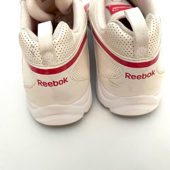 !! - Reebok Sneakers Size 8 in like New Condition - Picture 6 of 10